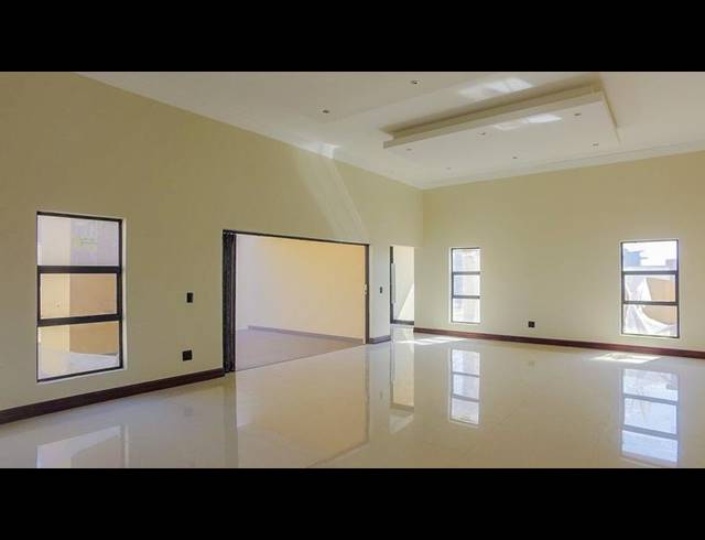 3 BEDROOM HOUSE FOR SALE IN COPPERLEAF ESTATE